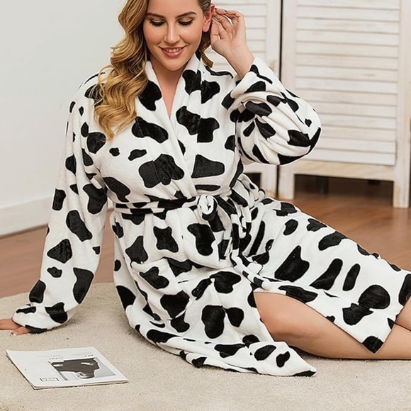 NWT - Women's Cow Print Bath Robe | Plus Size Women's Long Sleeved Bath Robe - Picture 1 of 8